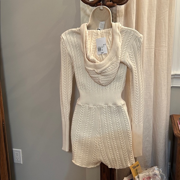 Forever 21 Cream Cable Knit Hooded Romper - Picture 2 of 4